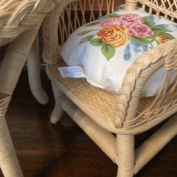 Pleasant Company Samantha Retired Wicker Table and chairs American Girl - Picture 2 of 4